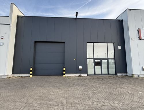                                         Bâtiment d’entreprise à louer à Bilzen, € 3.750
